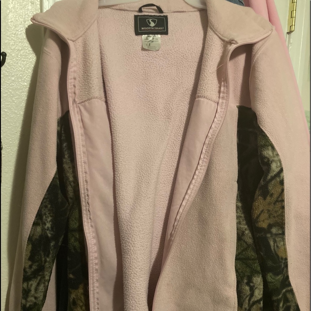 Woman’s light pink camo full zip up jacket